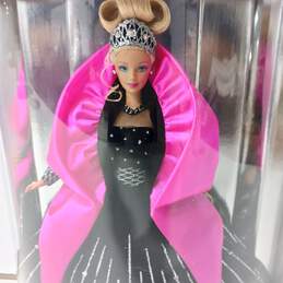 Special Edition Happy Holidays Barbie Doll w/Box alternative image