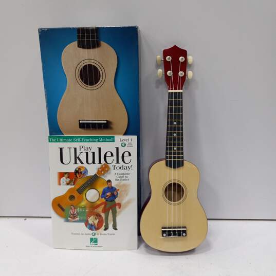 Learn to Play Ukulele w/CD and Instrument image number 1