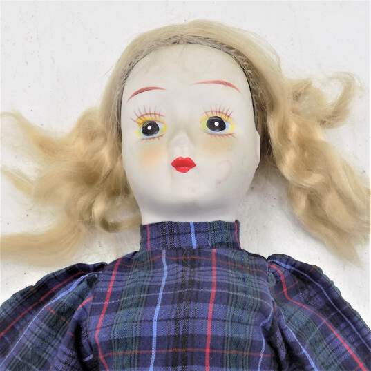 Vntg Retired Little Girl With Doll Porcelain Figurine image number 2