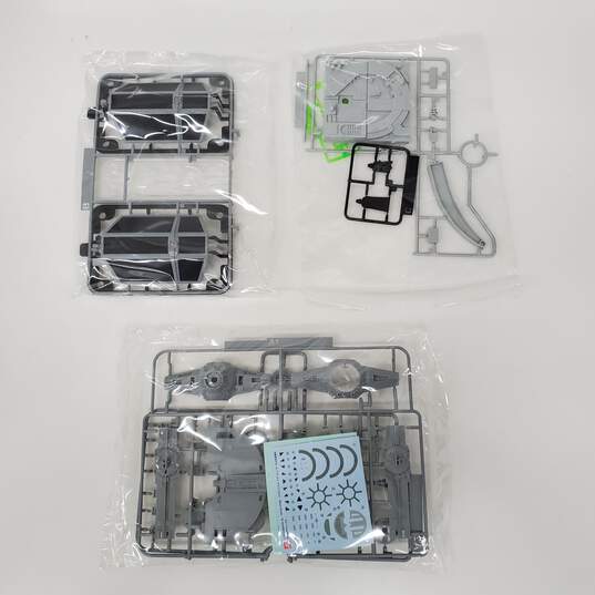 BANDAI Star Wars Tie Advanced 1/72 Plastic Model Kit NEW OPEN BOX image number 2