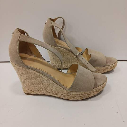 Women's Guess Gwhidy Grey Suede Woven Wedge Sandals Size 11 image number 4