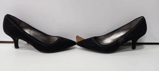 AK Anne Klein iflex Black And Silver Pointed Toe Heels Size 9.5M image number 3