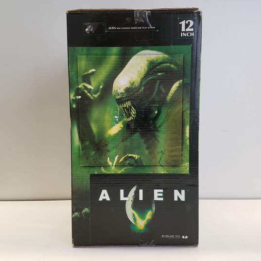 2004 McFarlane Toys 12 Inch Alien Action Figure (With Lunging Inner Jaw) image number 3