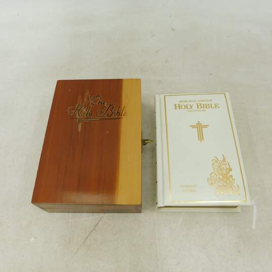1976 Memorial Edition Holy Bible Illustrated Catholic Edition Wooden Box image number 2