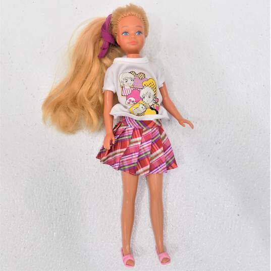 Vntg Mattel Barbie & Skipper Dolls With Clothes & Case image number 2