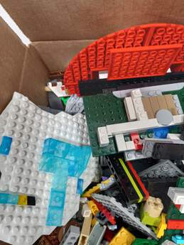 7 lbs Assorted LEGO Bricks alternative image