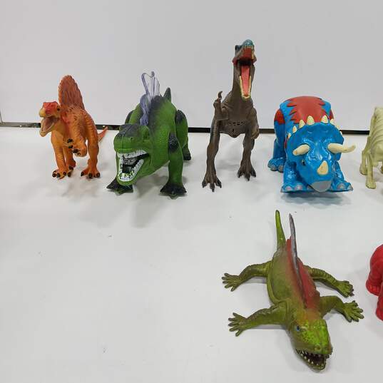 Mixed Lot of Assorted Dinosaur Toys image number 2