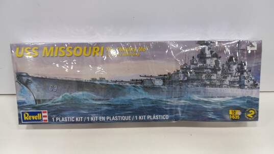USS Missouri The 'Mighty Mo' Plastic Model Kit image number 2