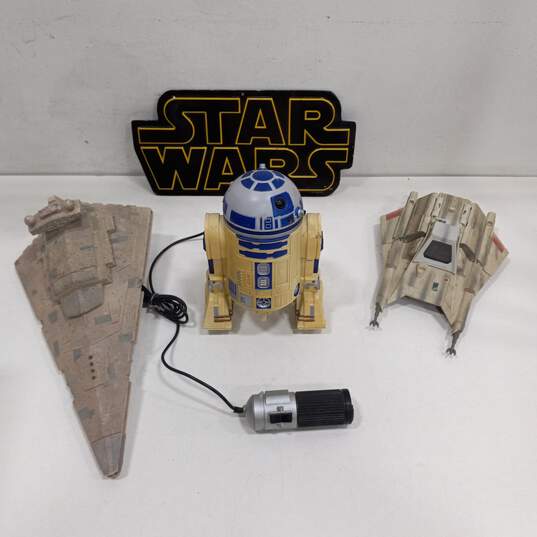 Bundle of Four Assorted Star Wars Action Figures image number 1