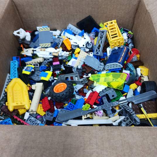 Lot of 9.5lbs of Assorted Building Blocks image number 3