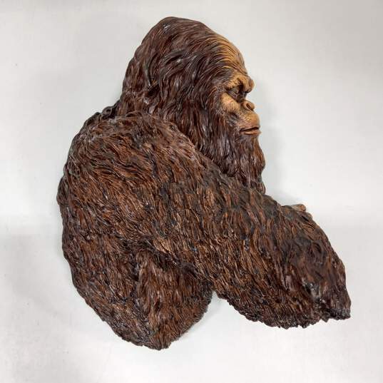 Design Toscano Bashful Bigfoot Tree Sculpture image number 4