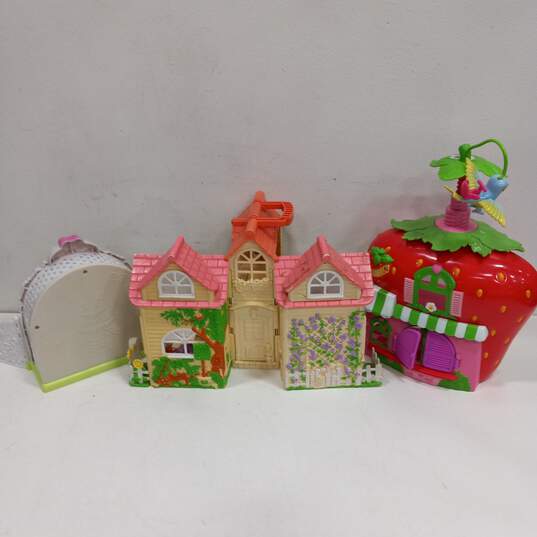 Lot of Assorted Brands of Doll Houses Includes Mattel and Strawberry Shortcake image number 3