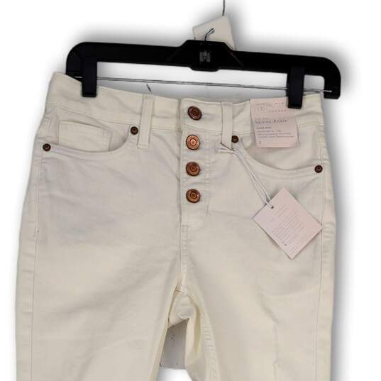 NWT Womens White Denim Medium Wash Pocket Skinny Leg Jeans Size 2 image number 3