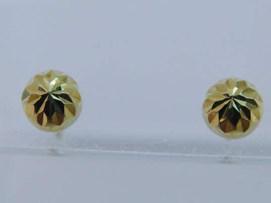 Romantic 18k Yellow Gold Floral Etched Stud Earrings 1.1g image number 1