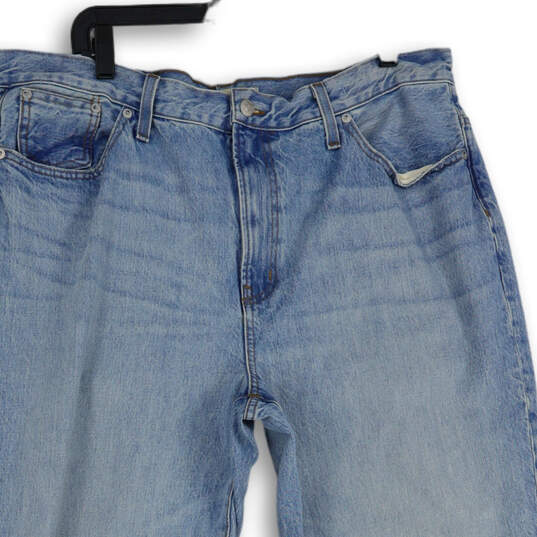 NWT Womens Blue Denim Light Wash 5-Pocket Design Straight Leg Jeans Size 33 image number 3