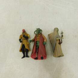 Lot Of 8 Vintage Star Wars Action Figures w/ Accessories alternative image