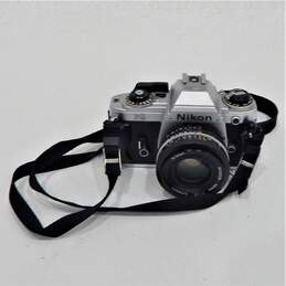 VNTG Nikon FG Film Camera W/ 50mm Lens Flash & Carrying Bag alternative image