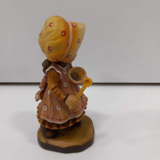 Anri Ginger Snap Girl with Spoon Wood Carving Figurine in Box image number 4