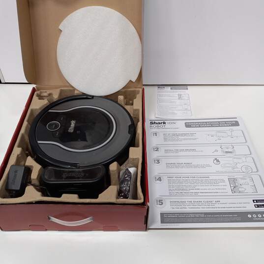 Shark Ion Vacuum Robot In Box image number 1