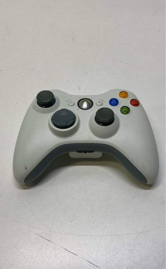 Microsoft Xbox 360 controllers - Lot of 2, white image number 3