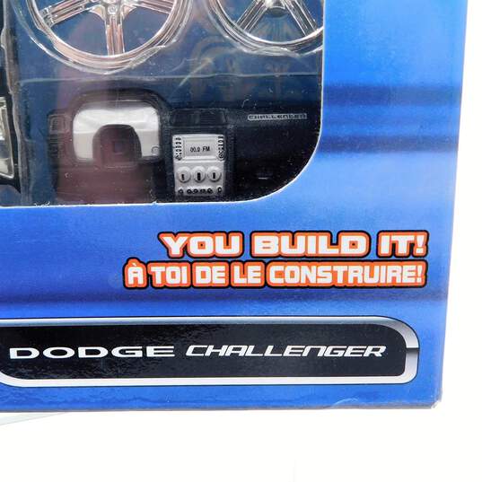 Maisto Custom Shop Dodge Challenger Diecast Model Car Kit IOB image number 3