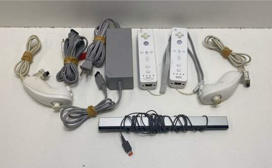 Nintendo Wii Console W/ Accessories image number 6
