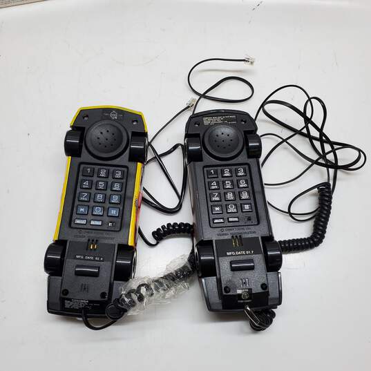 Davey Allison and Dale Earnhardt NASCAR Car Shaped Telephones - UNTESTED image number 3