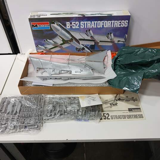 B-52 Stratofortress Model Airplane In Box image number 1
