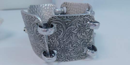 Vintage Silver Tone Flower & Scrolled Chunky Pendant Necklace & Panel Bracelet 100.9g image number 5