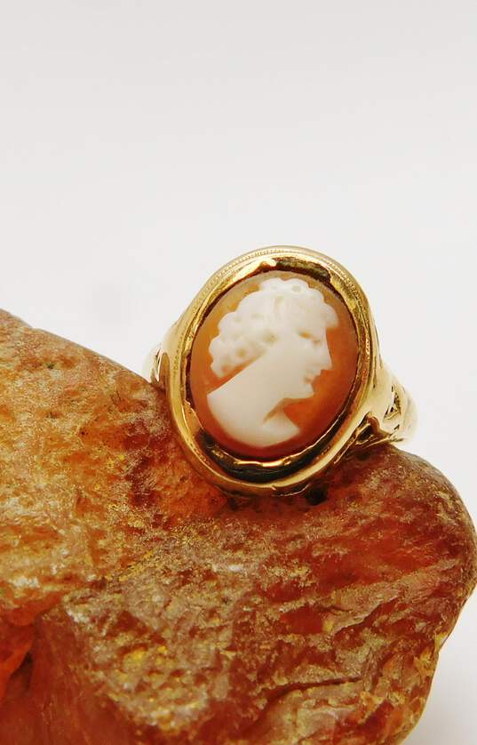 VNTG 14K Yellow Gold Carved Cameo Ring 3.0g image number 3