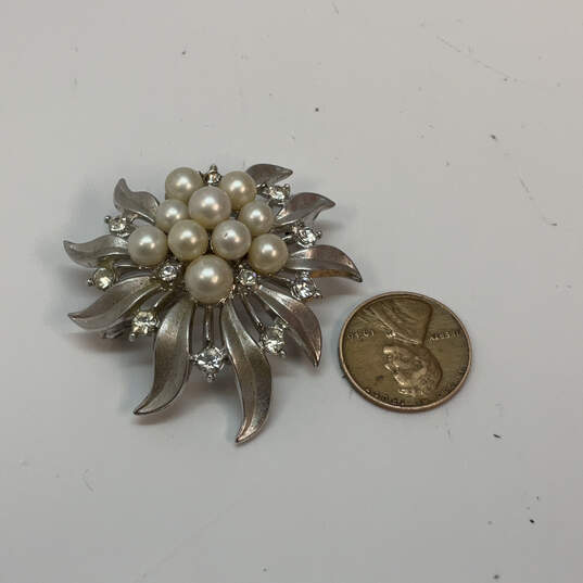 Designer Trifari Silver-Tone Flower Classic Cultured Pearl Brooch Pin image number 3