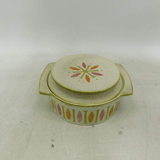 Vintage Red Wing Pepe Pattern Ceramic Casserole Dish with Lid image number 2