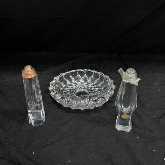 Clear Glass Ashtray w/ Salt & Pepper Shakers image number 1