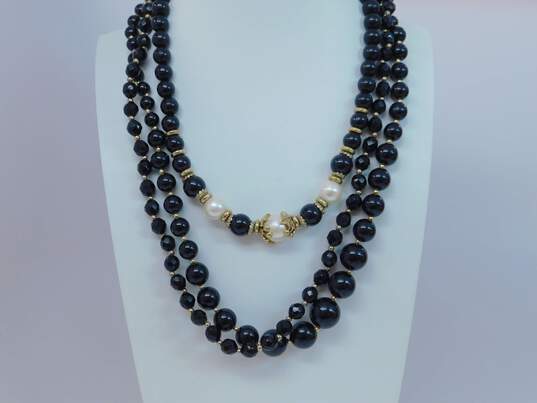 VNTG Mid Century Faux Pearl, Black & Gold Tone Beaded Necklace Lot image number 1