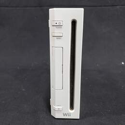 Nintendo Wii Console Bundle w/ Games & Accessories alternative image
