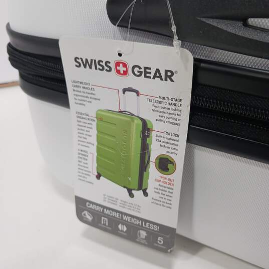 Swiss Gear 28In White Lockable Luggage image number 7