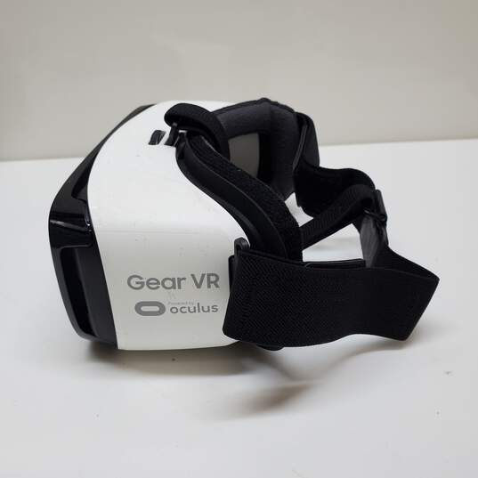 Samsung Gear VR Oculus Virtual Reality Headset For Parts/Repair image number 2