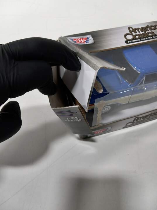 Motor Max American Classics - 1979 Ford F-150 Custom 1:24 Scale Die Cast Model Car in Box image number 5