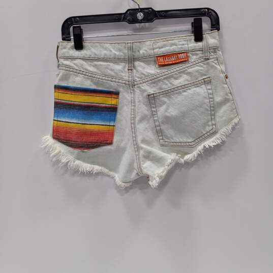 Bloomingdale's The Laundry Room Distressed 4 Button White Washed Cutoff Denim Shorts Women's Size 26 NWT image number 2