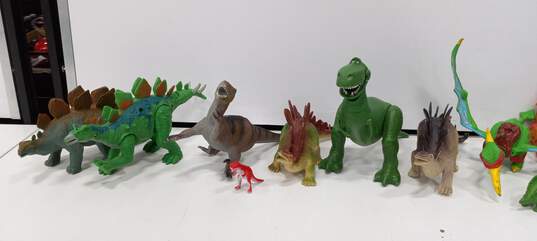 Mixed Lot Of Assorted Toy Dinosaurs Action Figure Bundle image number 3