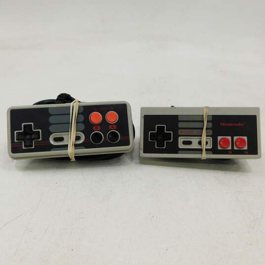 Nintendo NES w/ 2 Games Blades of Steel image number 17