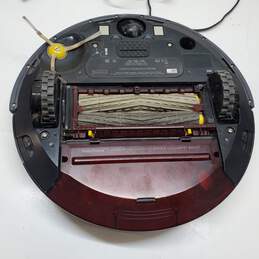 iRobot Roomba Aeroforce Robot Vacuum Cleaner w/ 2 base Stations Untested alternative image
