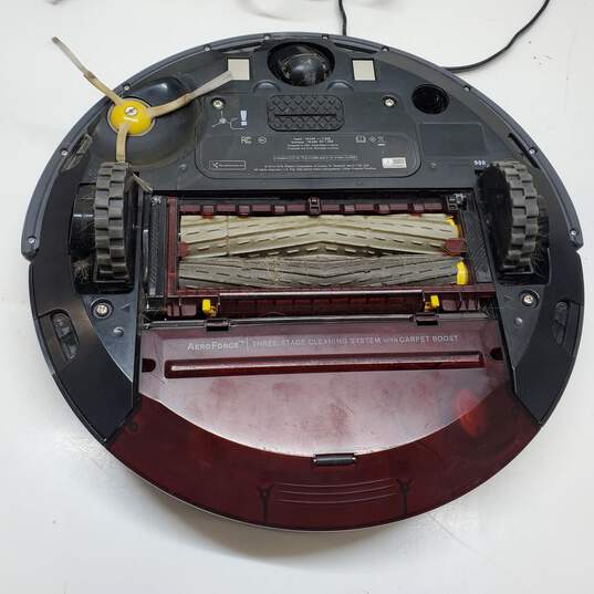 iRobot Roomba Aeroforce Robot Vacuum Cleaner w/ 2 base Stations Untested image number 2