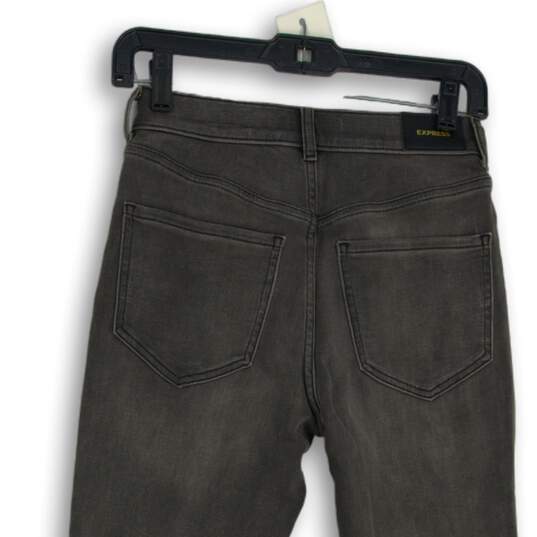 NWT Womens Gray Denim Medium Wash 5-Pocket Design Skinny Leg Jeans Size 0R image number 4