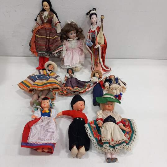 9 Vintage Assorted  Dolls of World image number 1