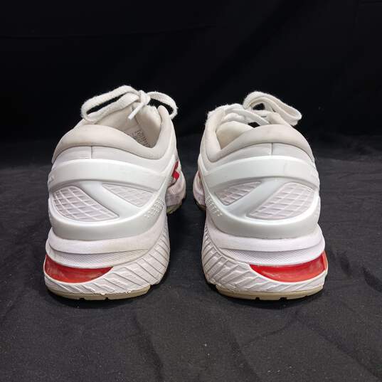 Women's White Asics Gel-Kayano 26 Duomax Sneakers (Size 8.5) image number 4