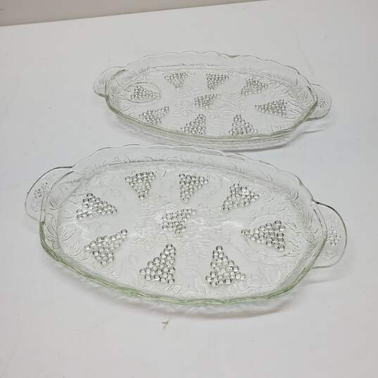 2x Unbranded Grape Textured Glass Serving Dishes image number 1