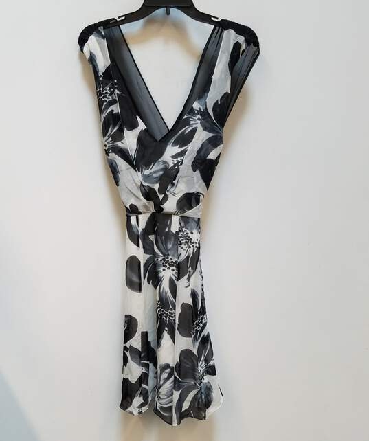 NWT Womens Black White Silk Floral Sleeveless V-Neck Mini Dress Size 10 image number 1