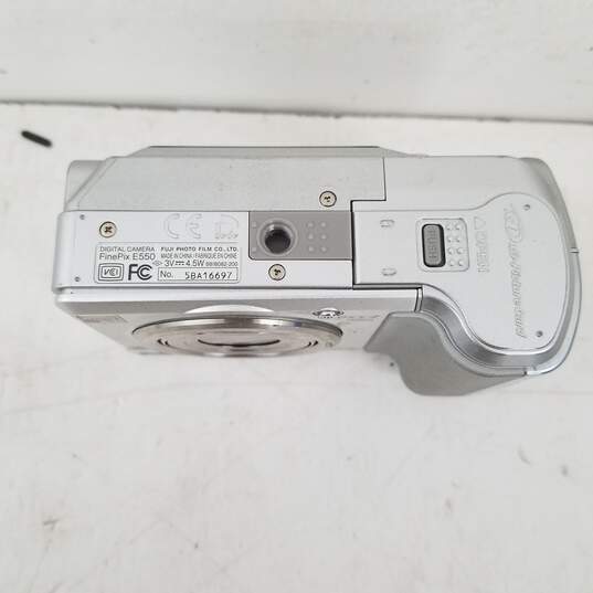 UNTESTED Fujifilm FinePix E550 6.3MP Compact Digital Camera Silver image number 4