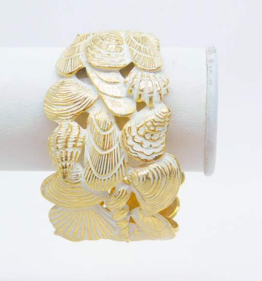 Vintage Beachy White & Gold Tone Seashell Clip-On Earrings & Hinged Bangle Bracelet 92.2g image number 2